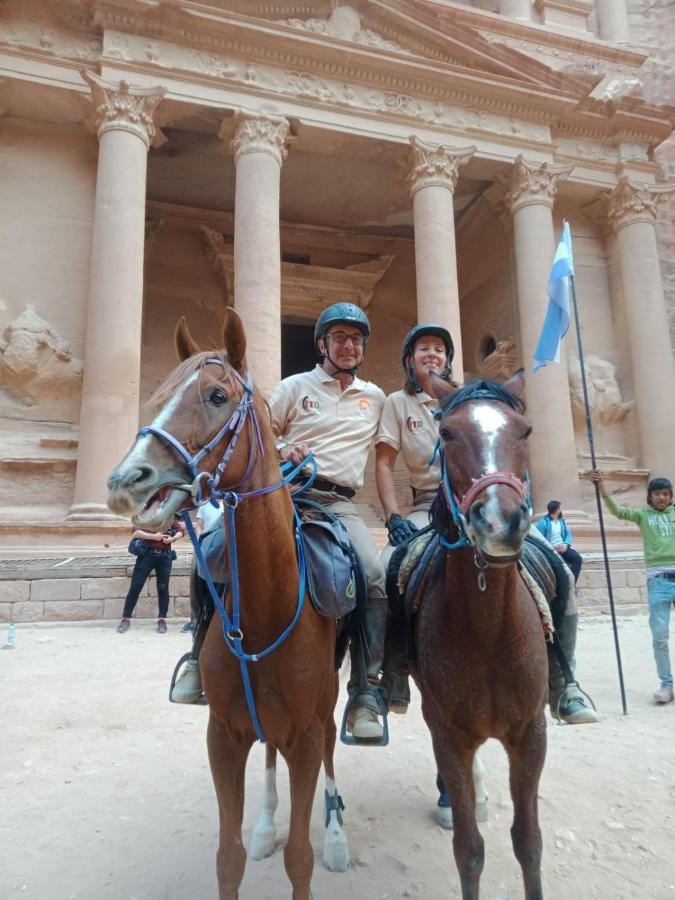 ホテル Petra Peace Town ワディ・ムーサ エクステリア 写真